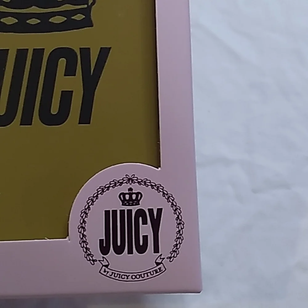Juicy Couture iPhone 12 case Yellow w Crown in Silicone, Lightweight